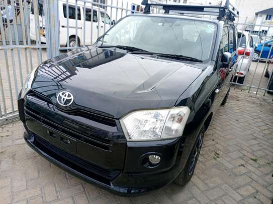Toyota succeed TXG black image 2