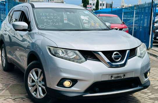 Nissan X Trail 2017 model silver color image 1