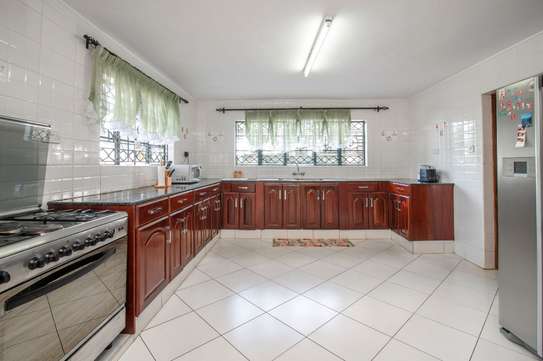6 Bed House in Runda image 4