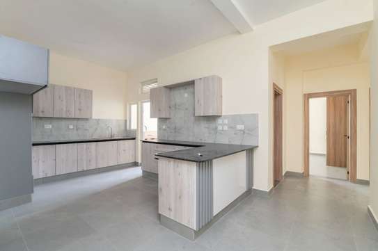 3 Bed Apartment with En Suite in Parklands image 17