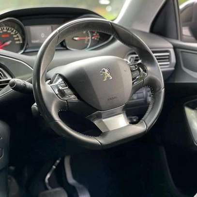 2015 Peugeot 308 image 8