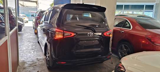 Toyota corolla Sienta hybrid Black 2018 image 14