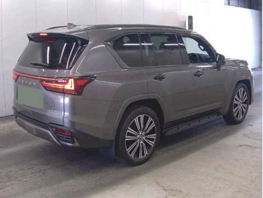 2022 Lexus LX600 image 3