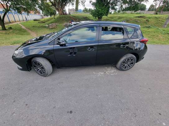 Toyota Auris in mint condition image 2