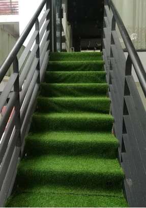 Staircase well fitted artificial grass carpet image 2