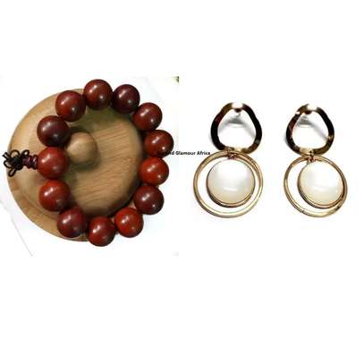Red wooden shamballa bracelet with earrings image 1