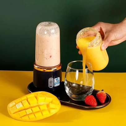 Rechargeable Portable Juicer with a juice Cup image 1
