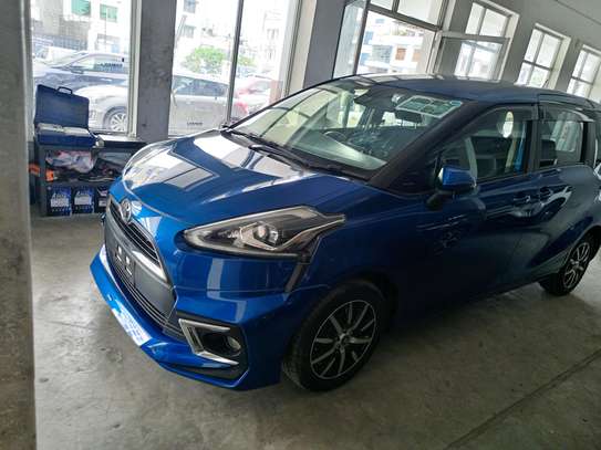 Toyota sienta blue 🔵 image 6