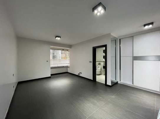 3 Bed Apartment with En Suite in Riverside image 7
