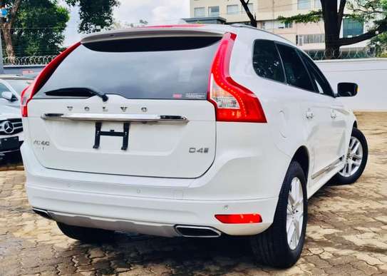 VOLVO XC60 Just Arrived 2017 With Leather Sunroof. image 6