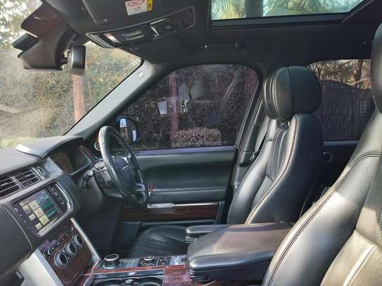Range Rover Vogue 2015 model image 6