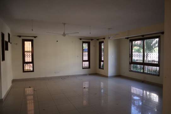 5 Bed House with Swimming Pool in Nyali Area image 11