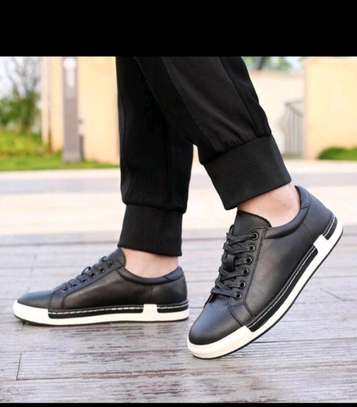 Men's casual shoes image 3