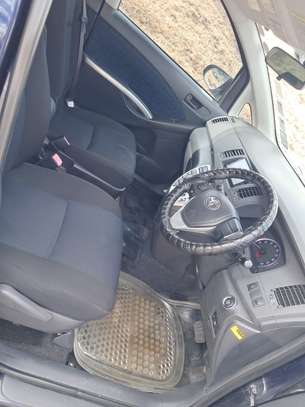 Toyota Isis Blue KDJ image 3