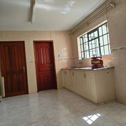 5 Bed House with En Suite at Runda image 3