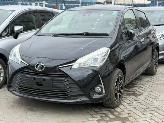 Toyota vitz black image 1