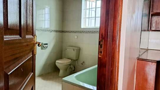 5 Bed Townhouse with En Suite in Kileleshwa image 10