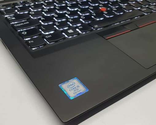 Lenovo ThinkPad X1 Carbon image 2