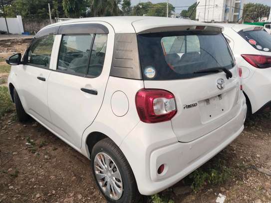 Toyota passo white on offer sale image 1