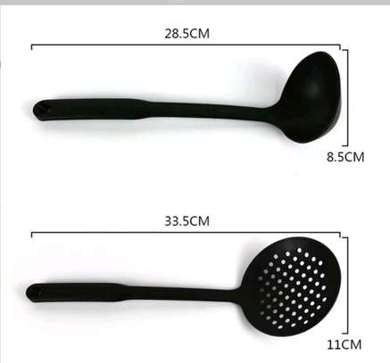 Non-stick serving spoons image 3