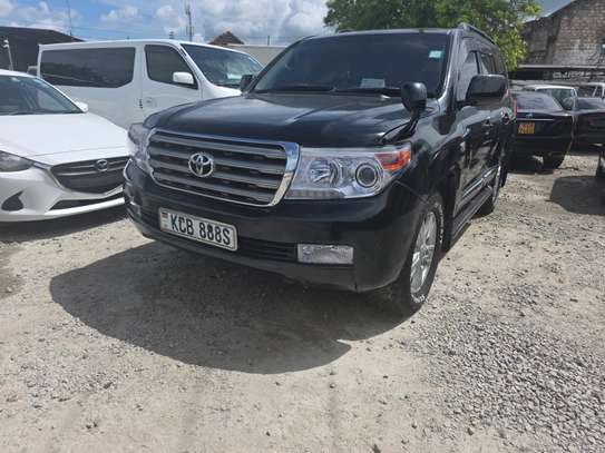 Land Cruiser V8 image 2