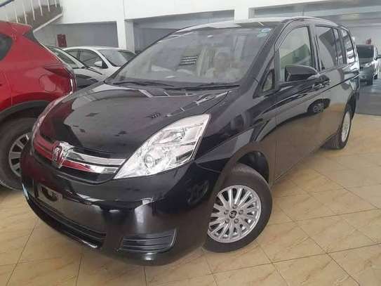 Toyota ISIS 2018 image 1