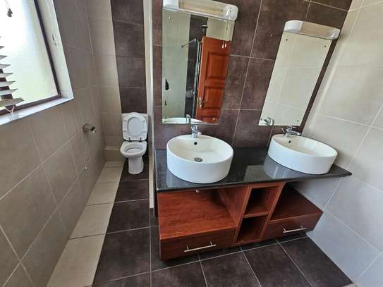 4 Bed Townhouse with En Suite in Garden Estate image 6