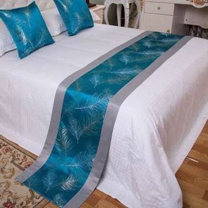 Bed Runner and 2 Cushion Covers image 1