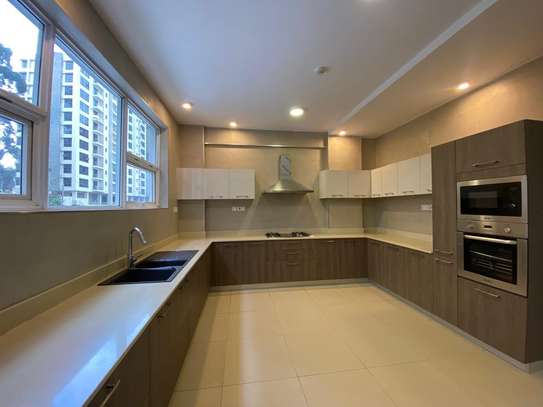 4 Bed Apartment with En Suite in General Mathenge image 14