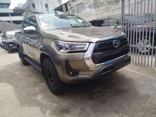 Toyota Hilux 4wd double cabin 2021 image 2