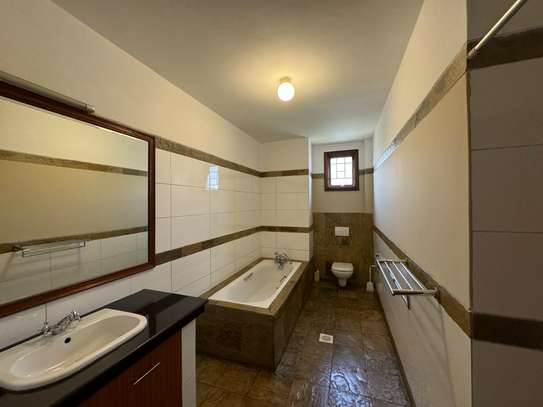 3 Bed Apartment with En Suite in Riverside image 15