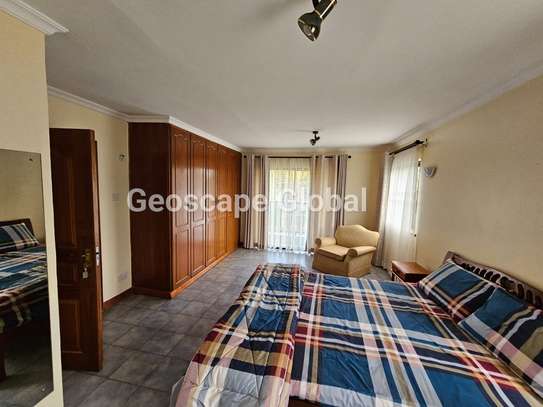 3 Bed House with En Suite in Gigiri image 16