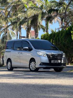 Toyota Noah 2017 image 9