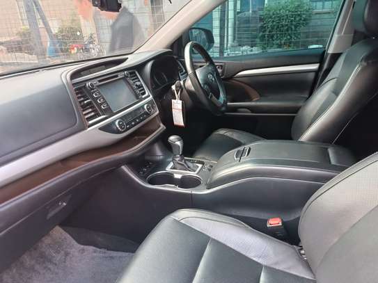 TOYOTA KLUGER FOR SALE image 5