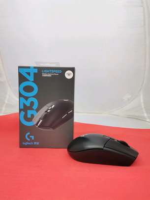 Logitech G304 Lightspeed Wireless Gaming Mouse image 3