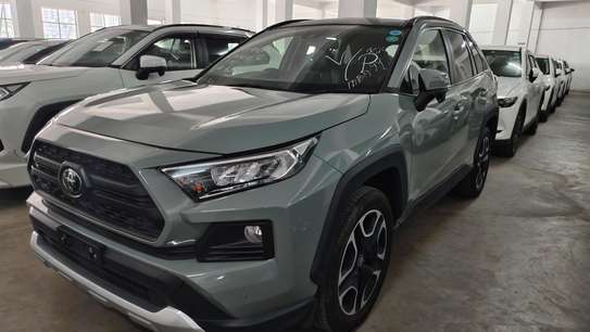 Toyota RAV4 XLE premium grade 2019 image 3