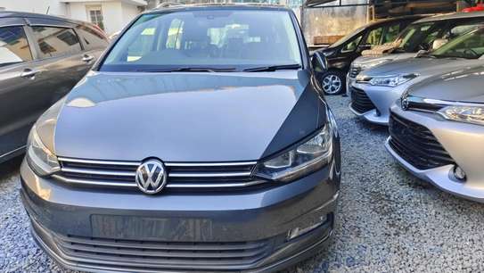 Volkswagen Touran TSI 2017 Sunroof image 3