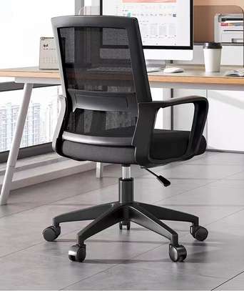 Ergonomic Office Chair – Mid-Back Swivel Design image 3