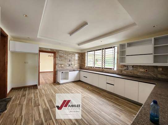 6 Bed House with En Suite in Runda image 1