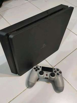 Used PS4 slim with 1 pad image 1