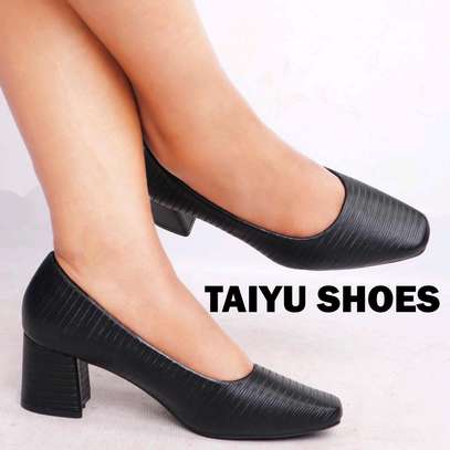 Closed low taiyu heels image 4