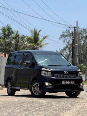 Toyota voxy  used image 1