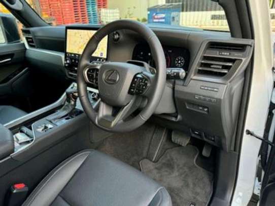 2024 Lexus GX550 image 9