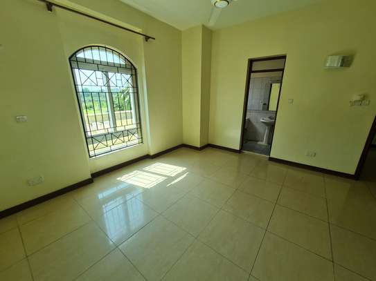5 Bed Townhouse with En Suite in Nyali Area image 15