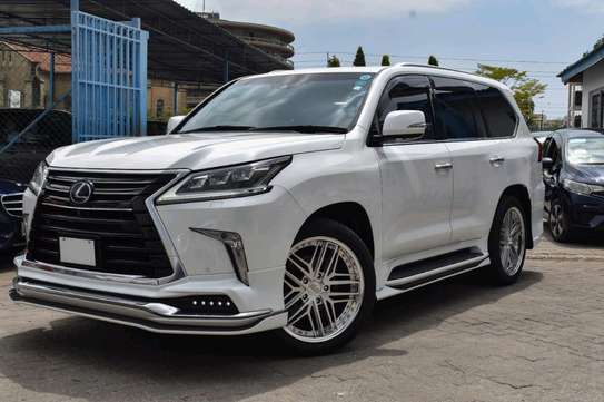 Lexus 570 image 7