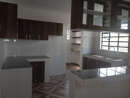 3 Bed House with En Suite in Kitengela image 7