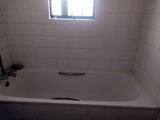 3 Bed Apartment with En Suite in Embakasi image 3