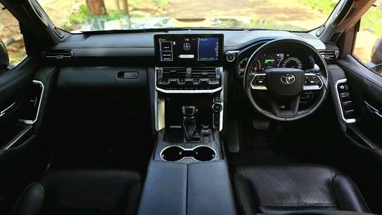 2021 Toyota land cruiser Sahara ZX image 4