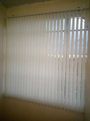 Vertical office blinds (04_04) image 1