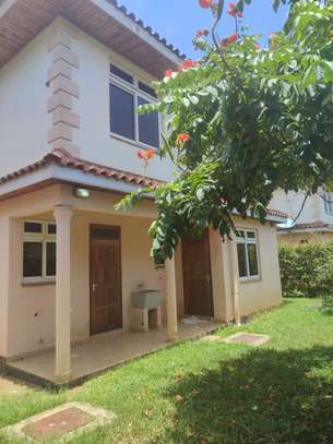 4 Bed House with Swimming Pool in Mtwapa image 4